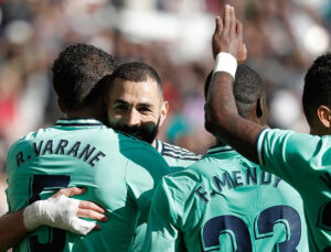 Messi’den tarihi hat-trick: Ronaldo’yu geride bıraktı